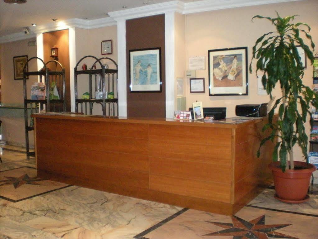 Hotel New Sanz Торемолинос Екстериор снимка